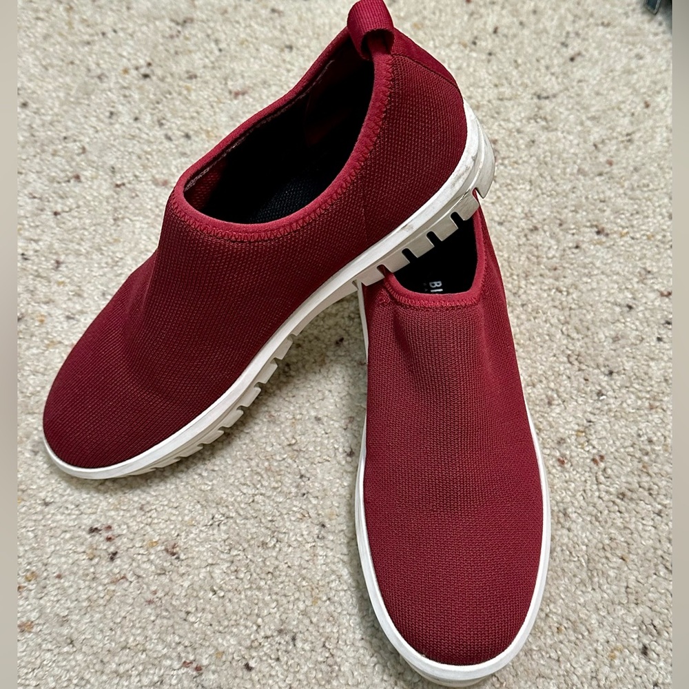 BLONDO Farrah Burgundy Knit Slip On Waterproof Sneakers Size 7